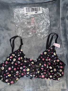 *NWT* Victoria's Secret Black Floral Lace Bralette - Medium